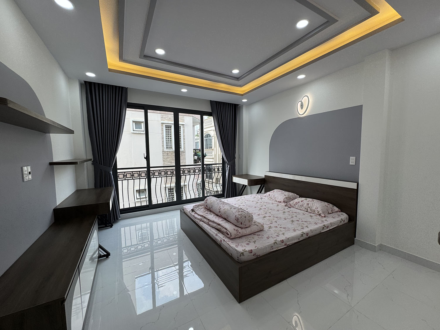 Nhà phố 3 lầu thiết kế Singapore đẹp lung linh full nội thất cao cấp hẻm xe hơi Khu VIP Quang Trung